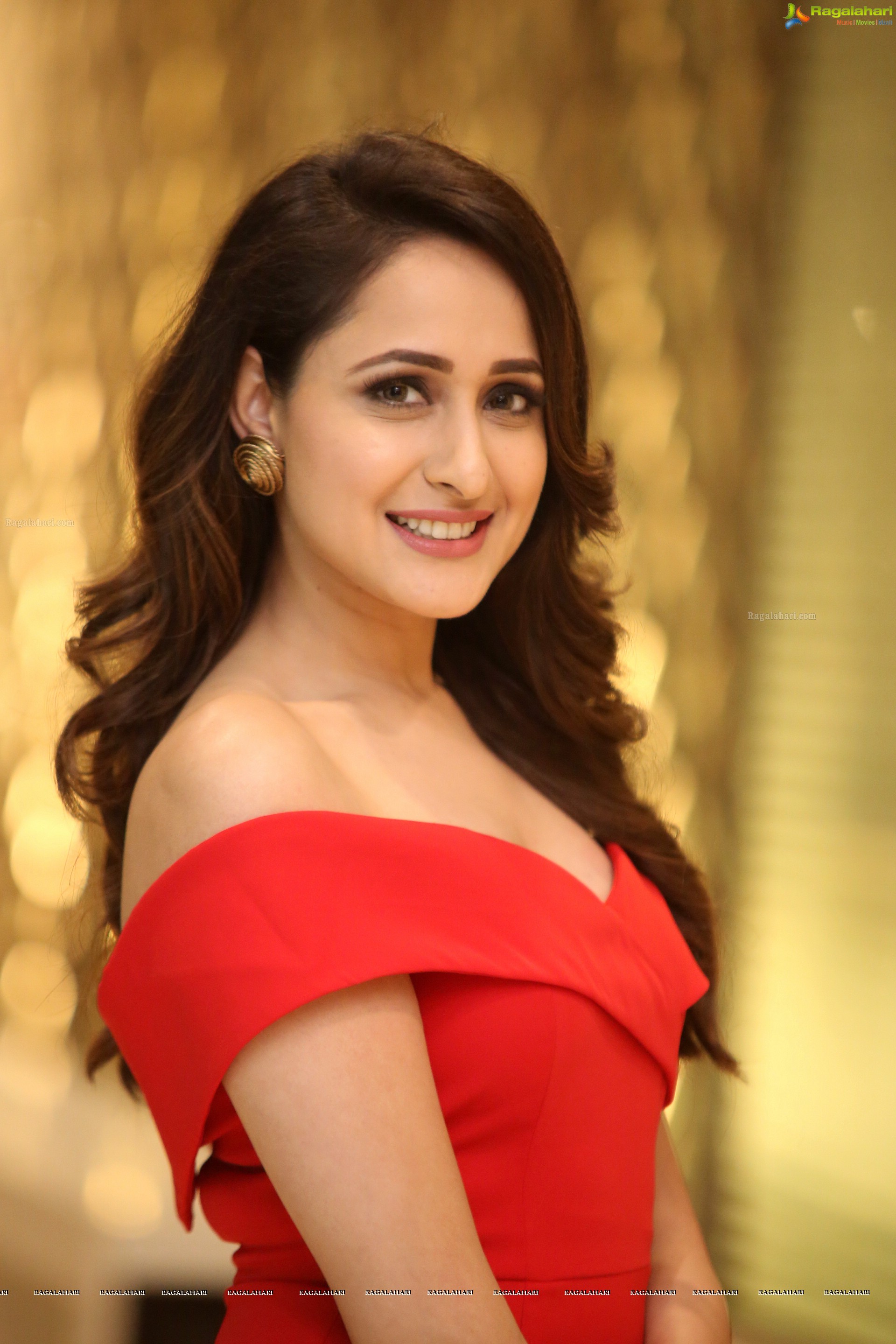 Pragya Jaiswal at SIIMA 7th Edition Curtain Raiser and Short Film Awards (High Definition Photos)