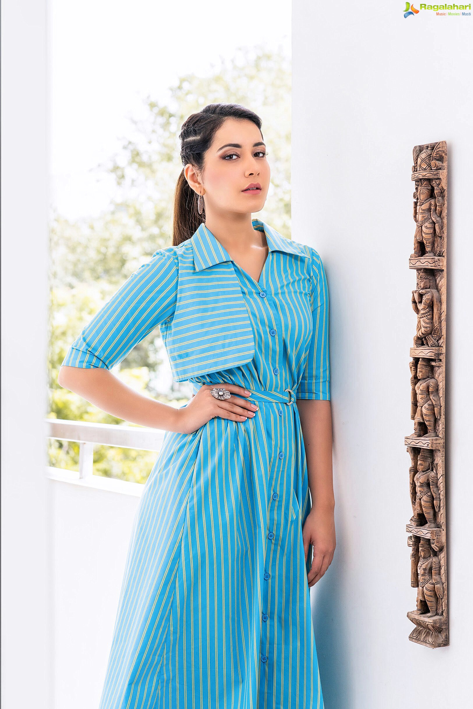 Raashi Khanna (High Definition Photos)