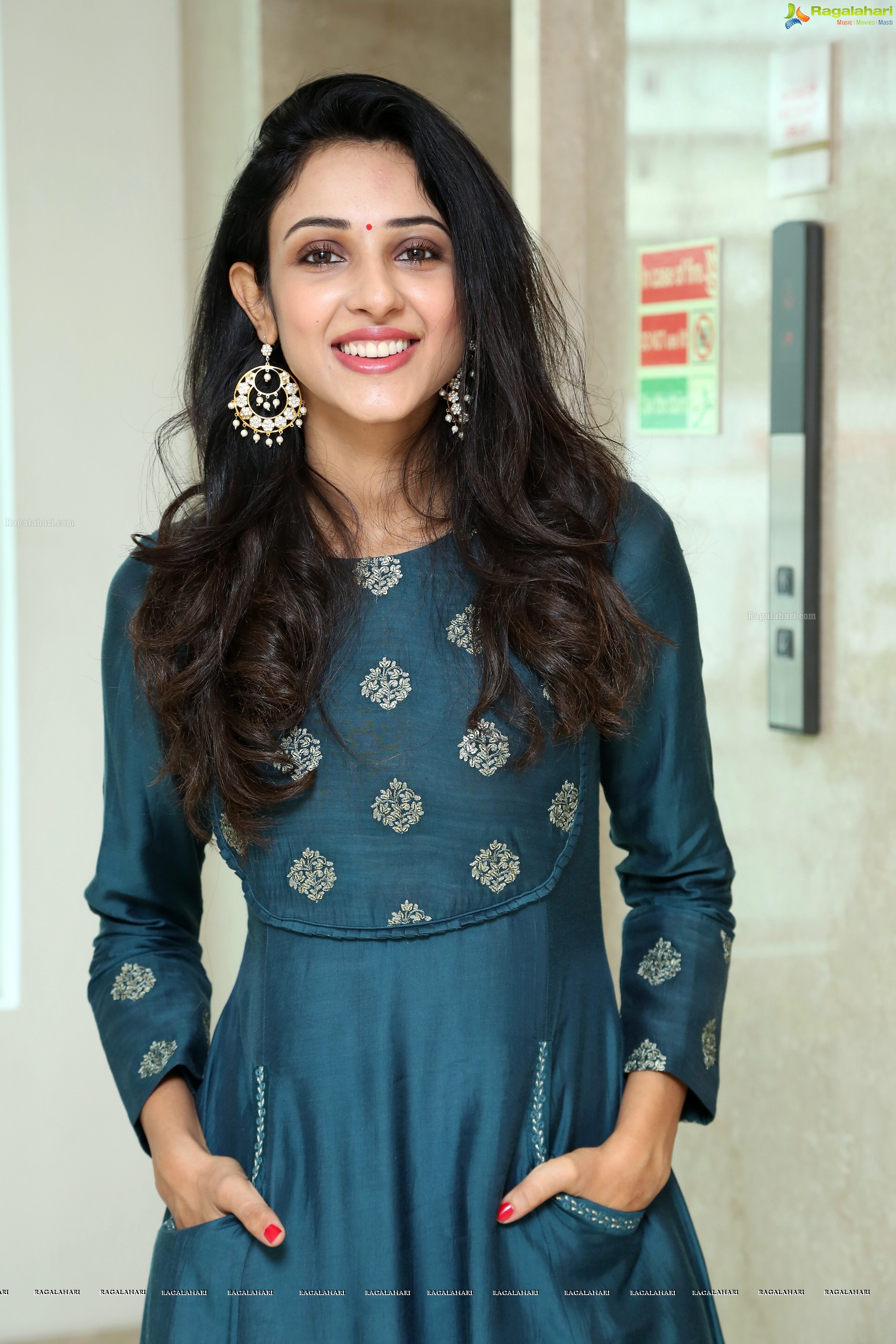 Riya Suman at Hotel Mercure Janmastami Celebrations (High Definition Photos)