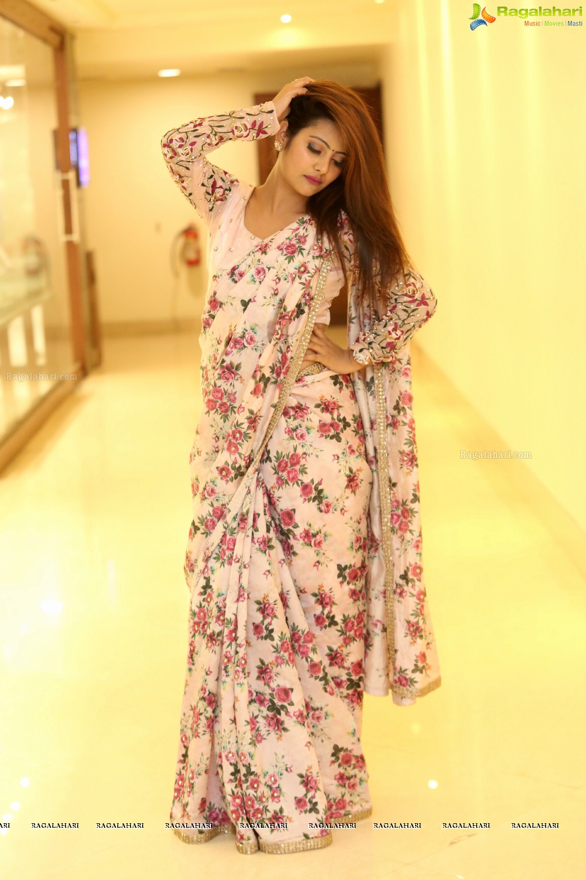 Shubhangi Pant at Trendz Exhibition (High Definition Photos)