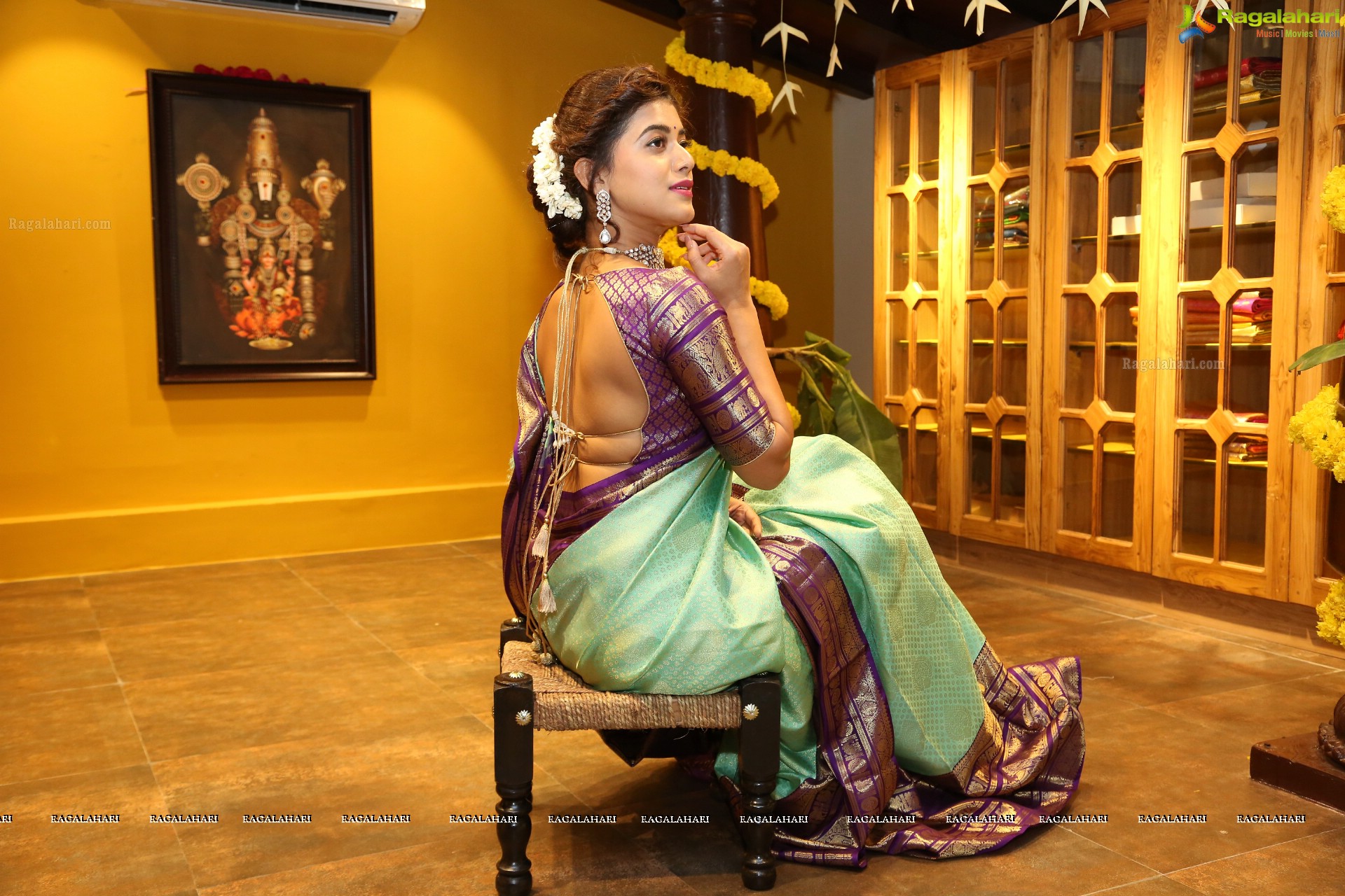 Yamini Bhaskar at Mugdha Store Launch (High Definition Photos)