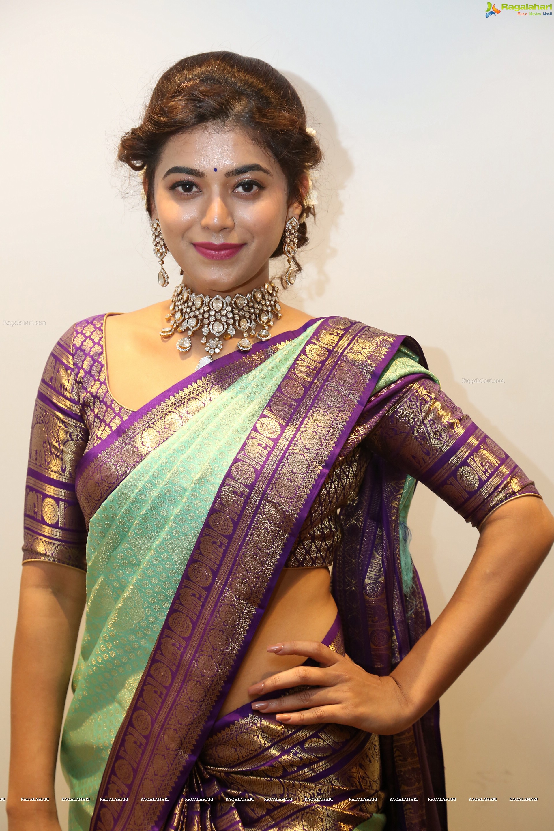 Yamini Bhaskar at Mugdha Store Launch (High Definition Photos)