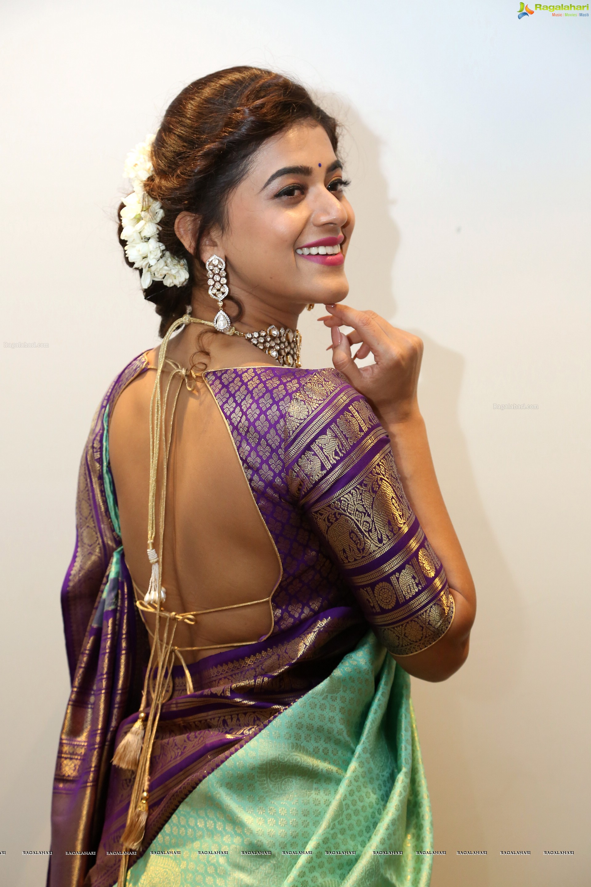 Yamini Bhaskar at Mugdha Store Launch (High Definition Photos)