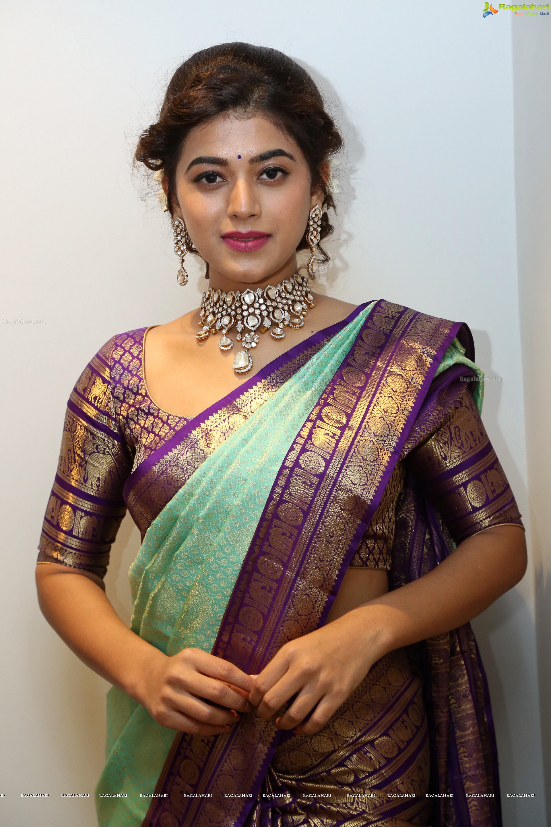 Yamini Bhaskar at Mugdha Store Launch (High Definition Photos)