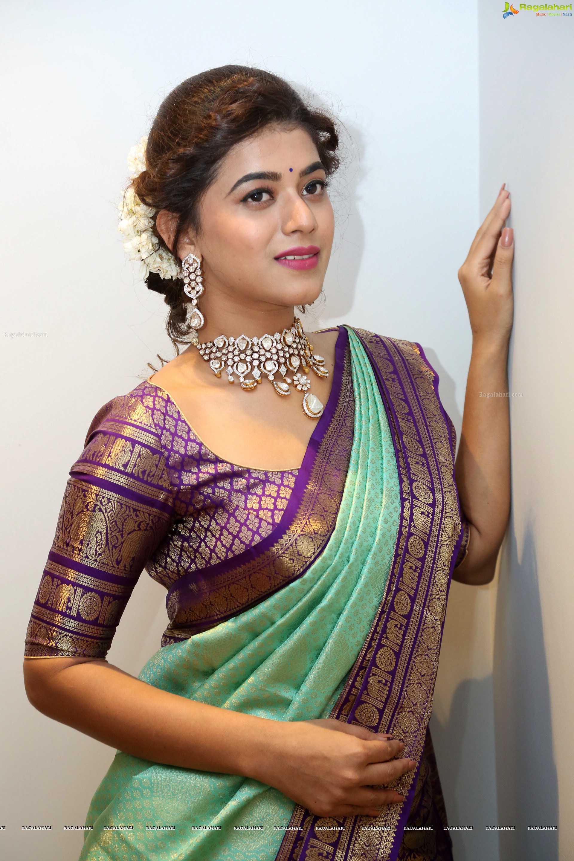 Yamini Bhaskar at Mugdha Store Launch (High Definition Photos)