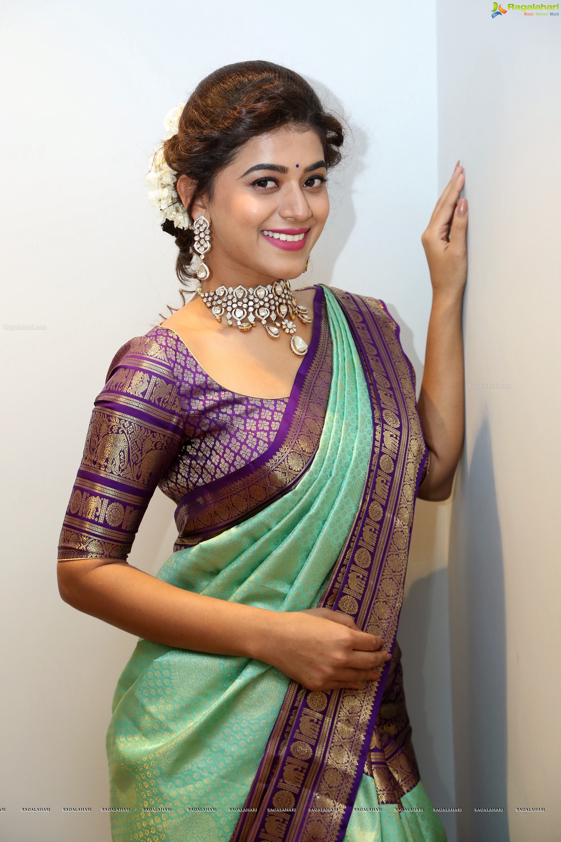 Yamini Bhaskar at Mugdha Store Launch (High Definition Photos)