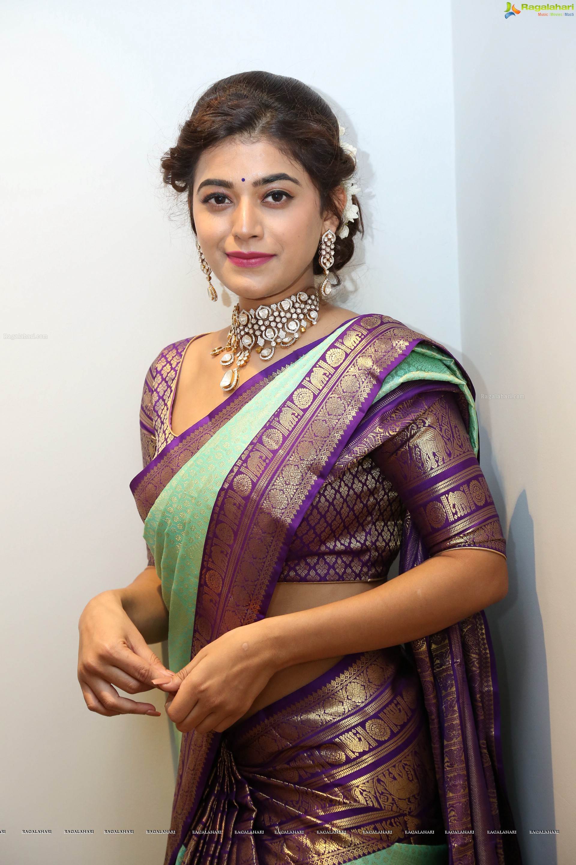 Yamini Bhaskar at Mugdha Store Launch (High Definition Photos)