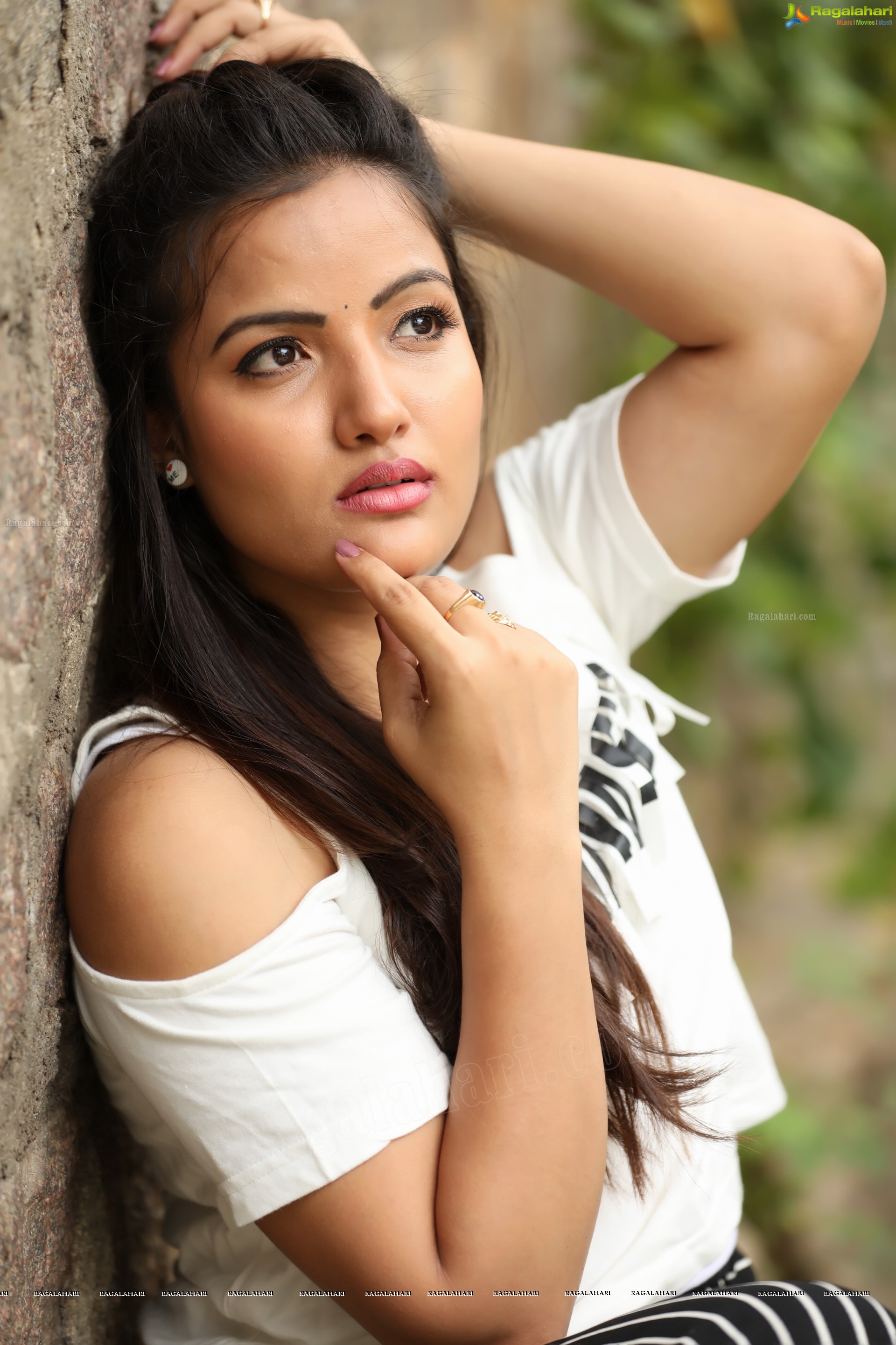 Siri Hanmanth (Exclusive Photoshoot) (High Definition Photos)