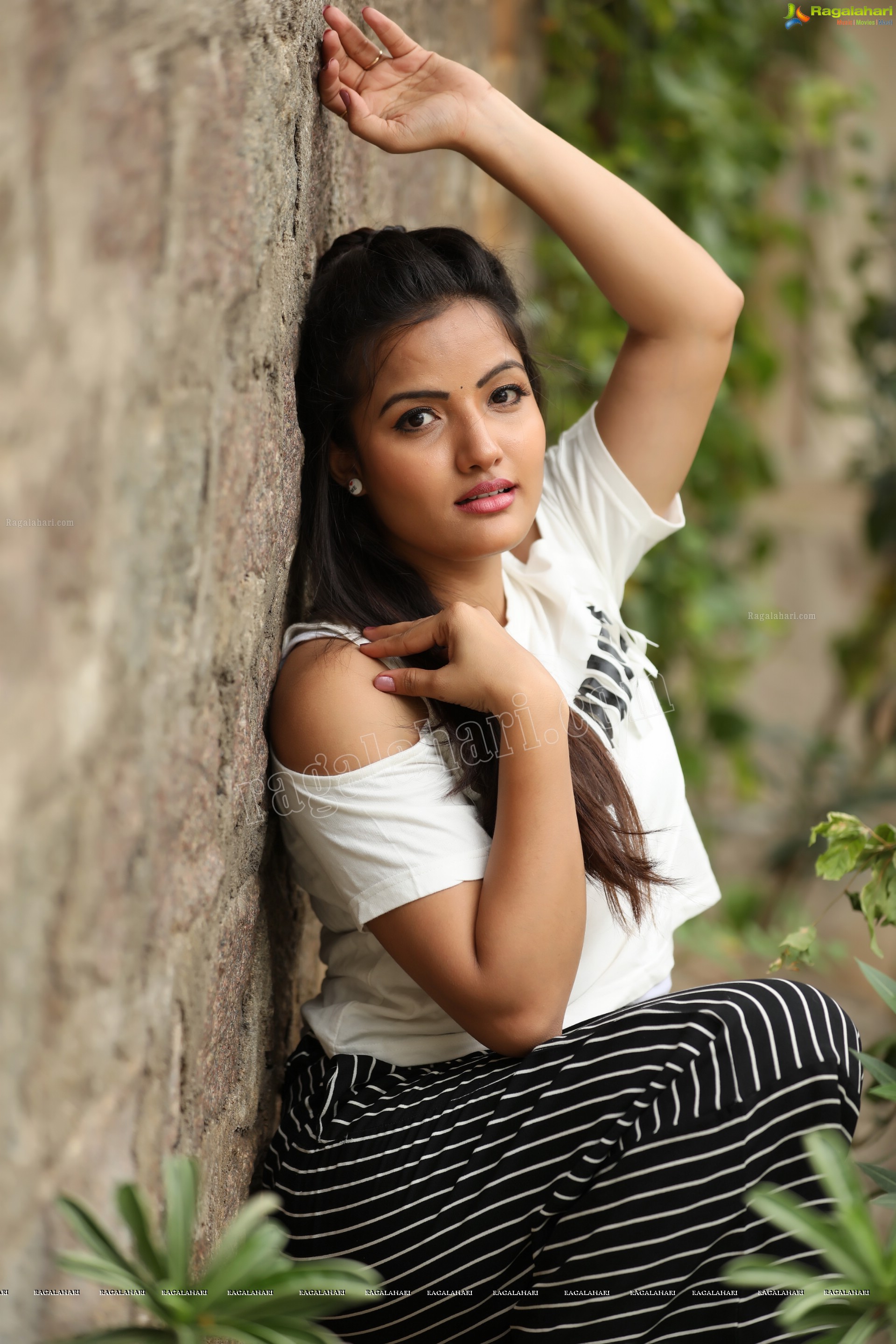 Siri Hanmanth (Exclusive Photoshoot) (High Definition Photos)