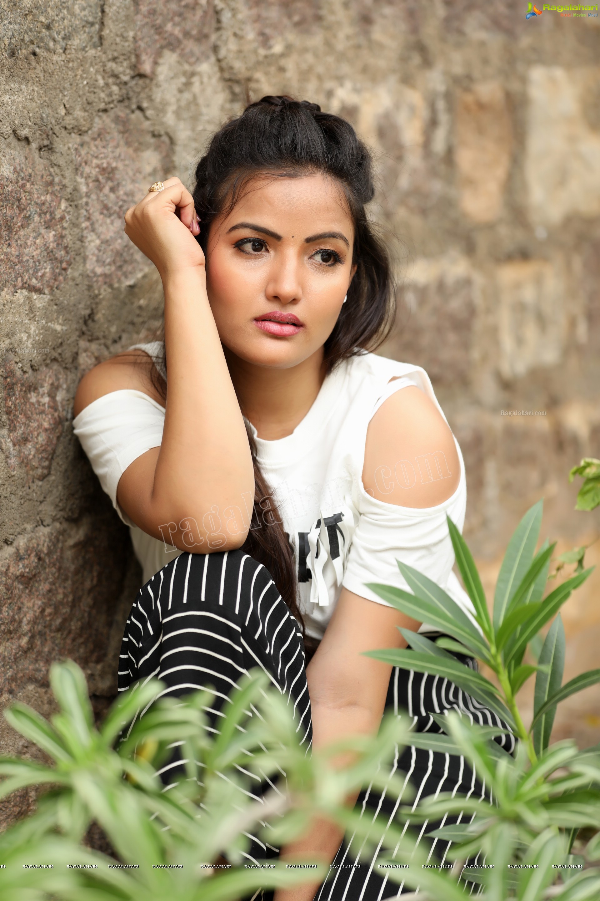 Siri Hanmanth (Exclusive Photoshoot) (High Definition Photos)