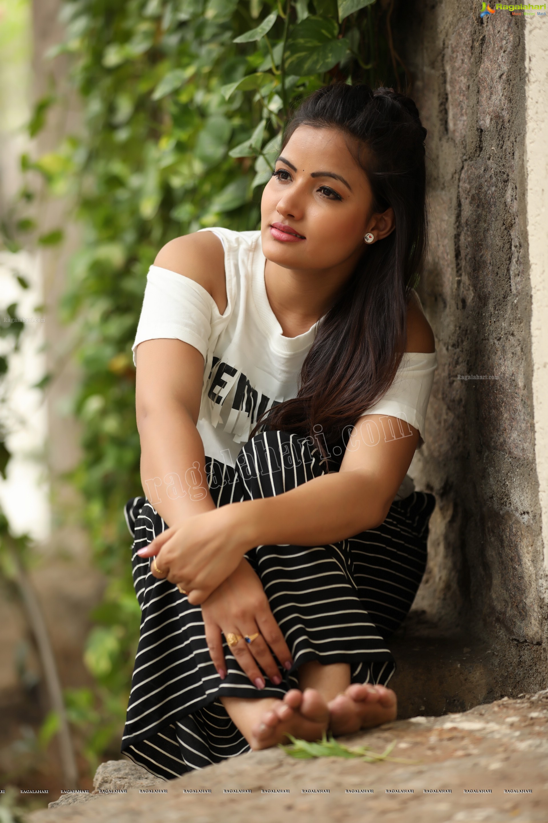 Siri Hanmanth (Exclusive Photoshoot) (High Definition Photos)