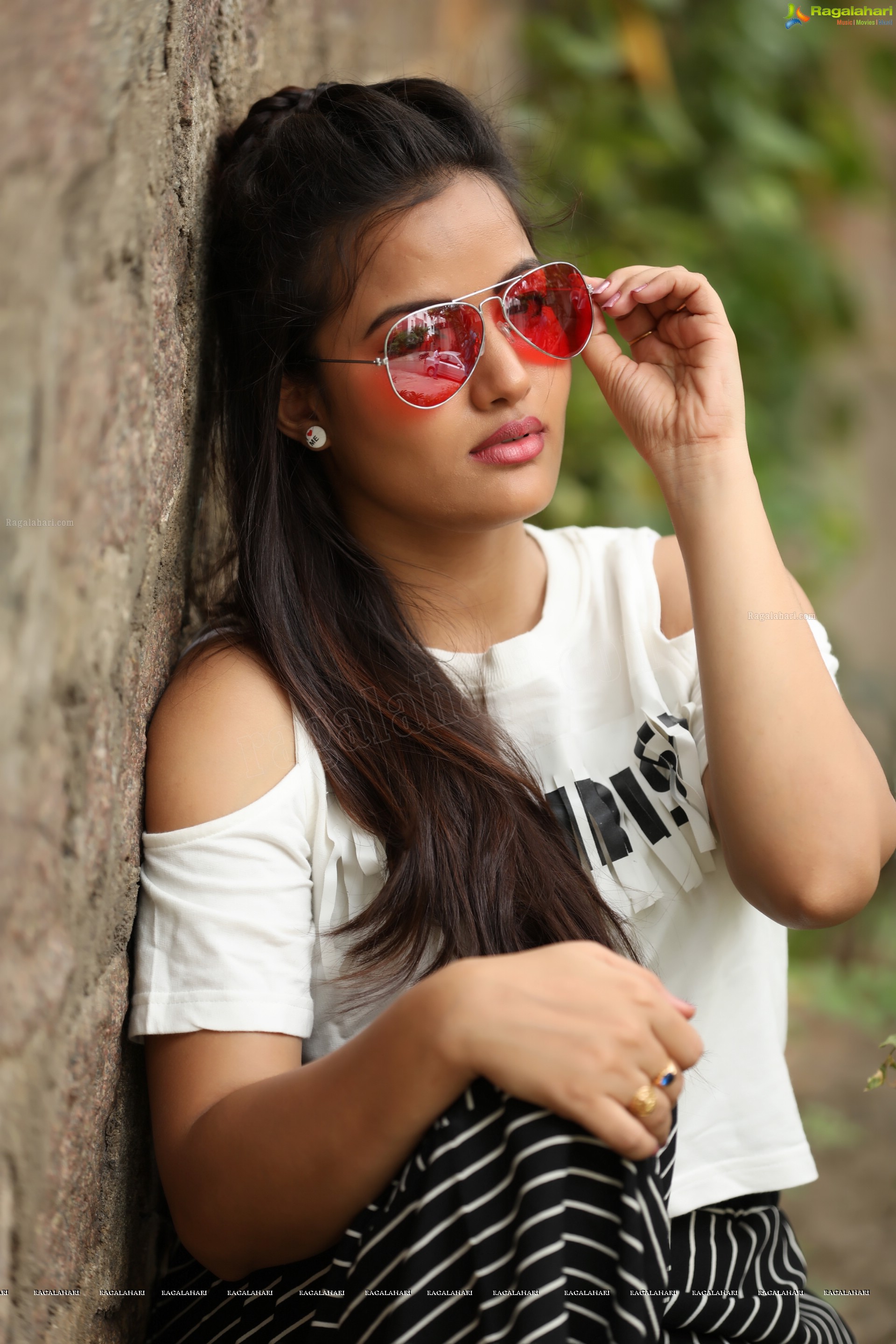 Siri Hanmanth (Exclusive Photoshoot) (High Definition Photos)