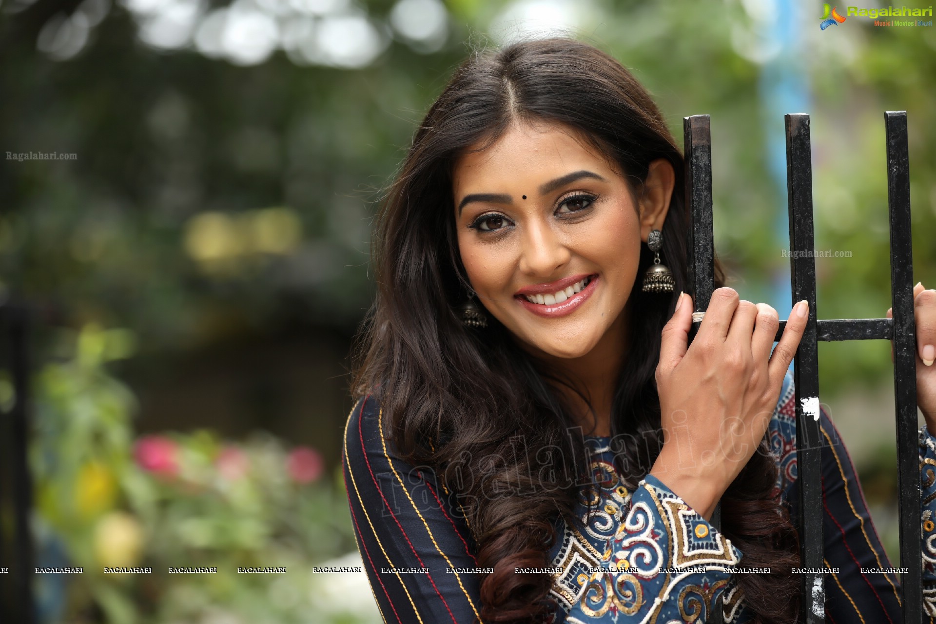 Pooja Jhaveri (Exclusive Photo Shoot) (High Definition Photos)