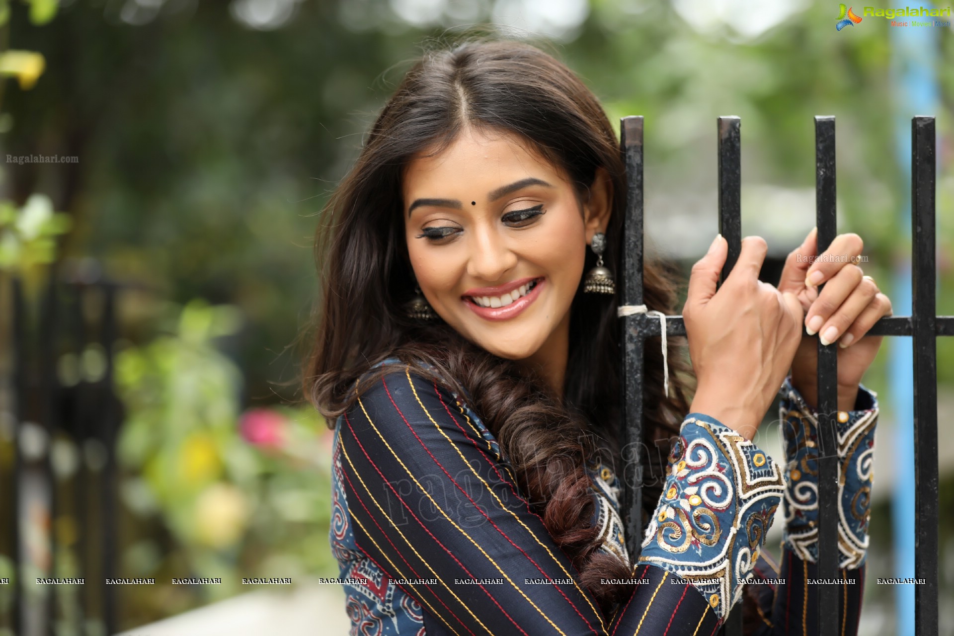 Pooja Jhaveri (Exclusive Photo Shoot) (High Definition Photos)