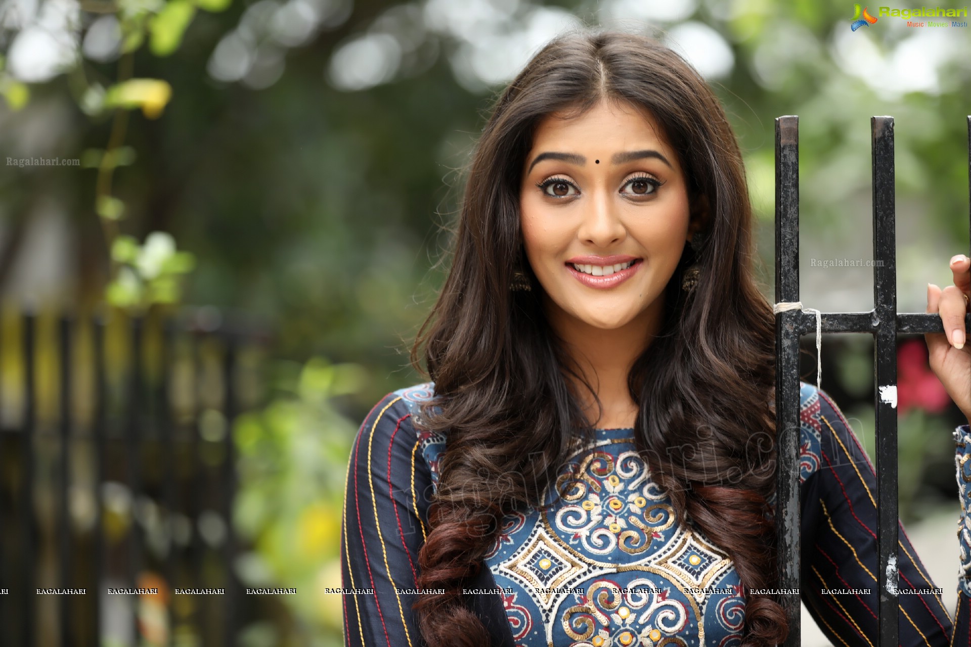 Pooja Jhaveri (Exclusive Photo Shoot) (High Definition Photos)