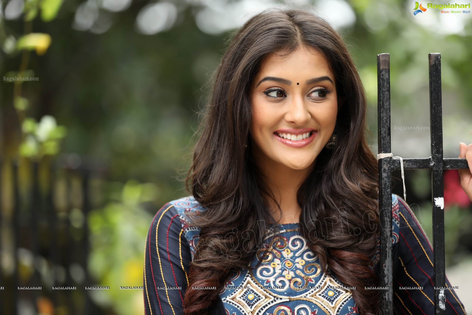 Pooja Jhaveri (Exclusive Photo Shoot) (High Definition Photos)