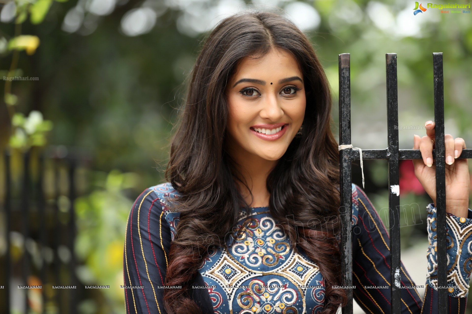 Pooja Jhaveri (Exclusive Photo Shoot) (High Definition Photos)