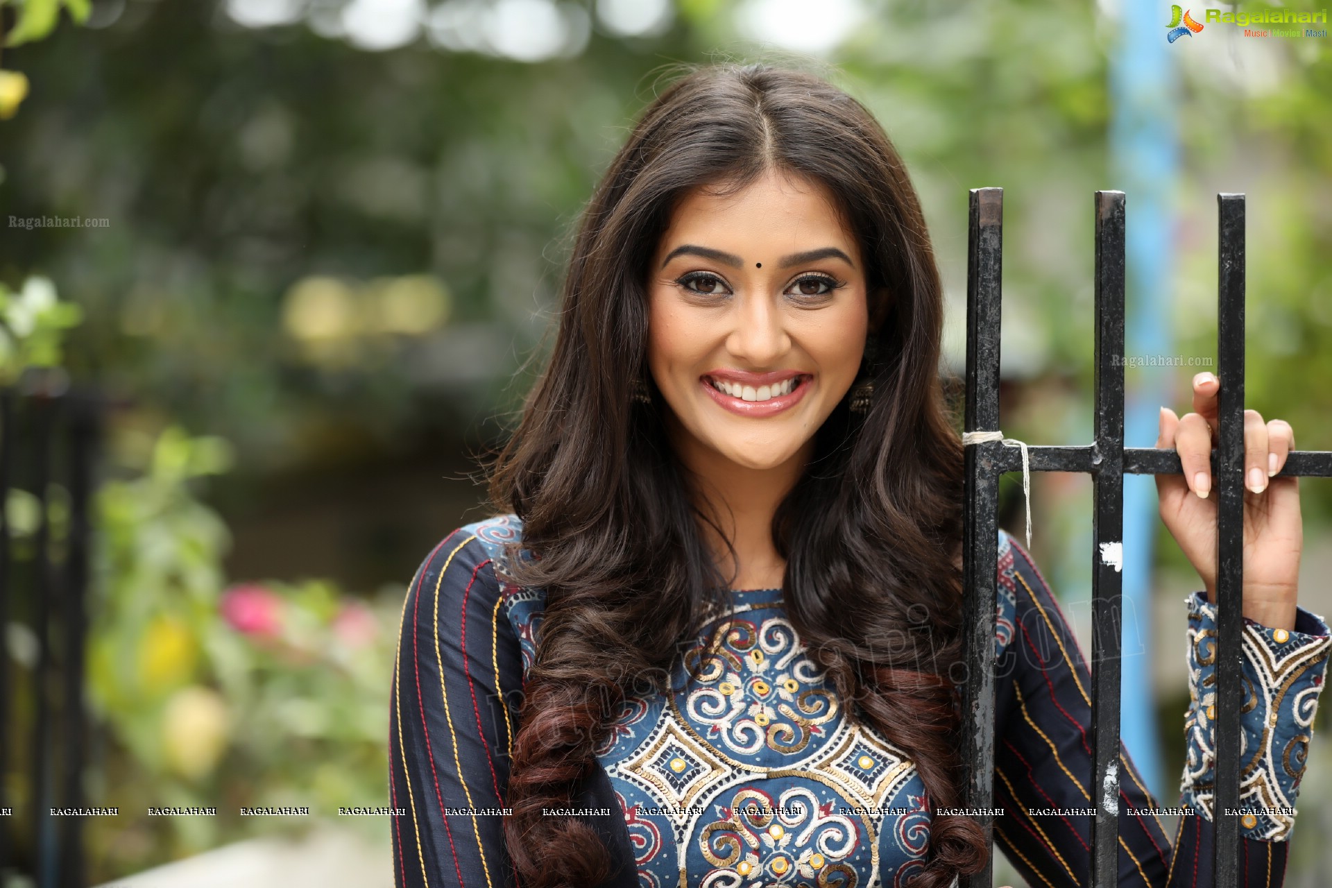 Pooja Jhaveri (Exclusive Photo Shoot) (High Definition Photos)