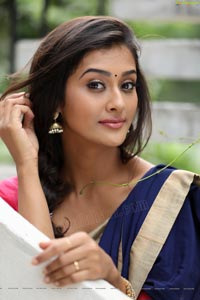 Pooja Jhaveri Half Saree