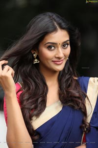 Pooja Jhaveri Half Saree