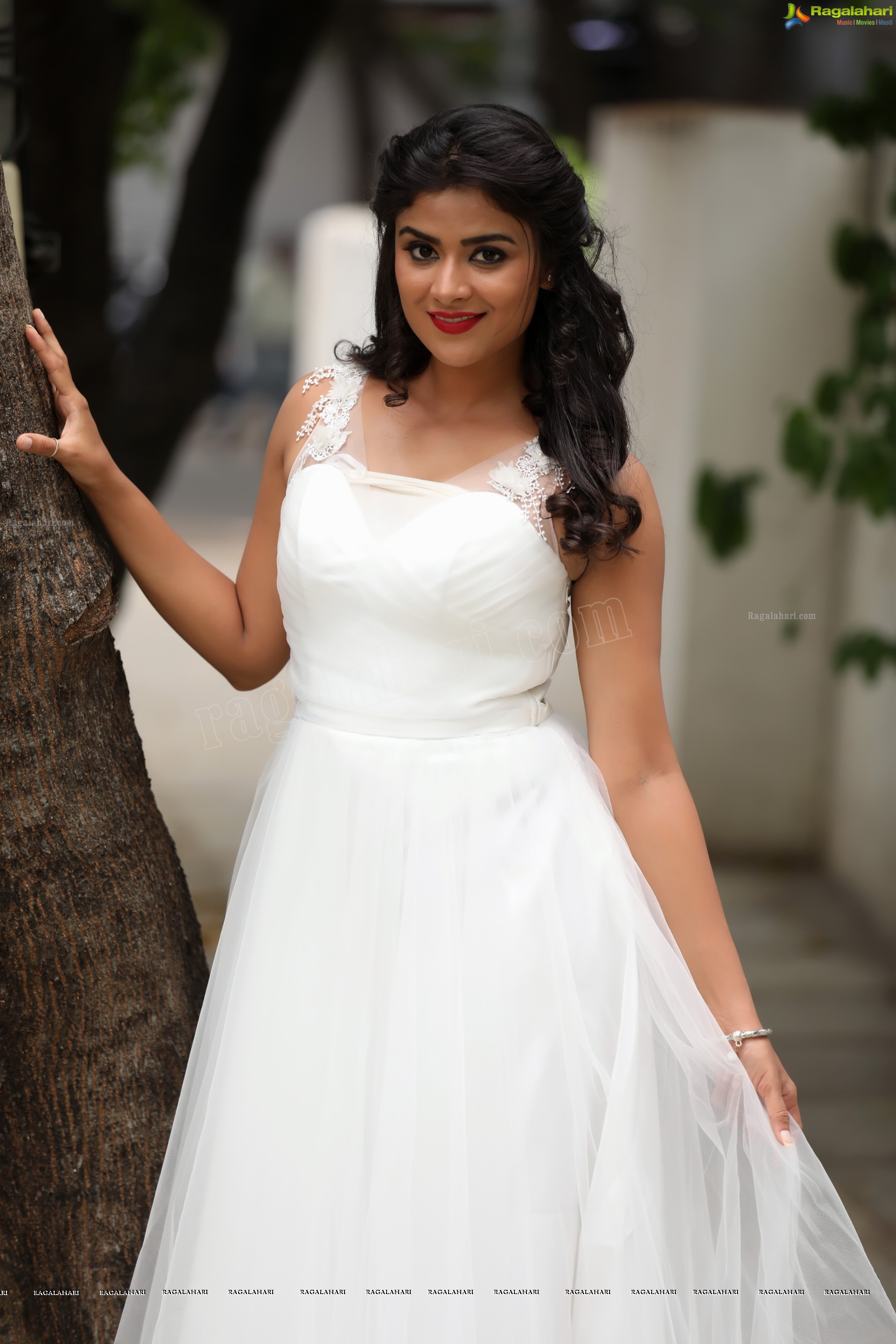 Priyanka Sharma (Exclusive Photo Shoot) (High Definition Photos)