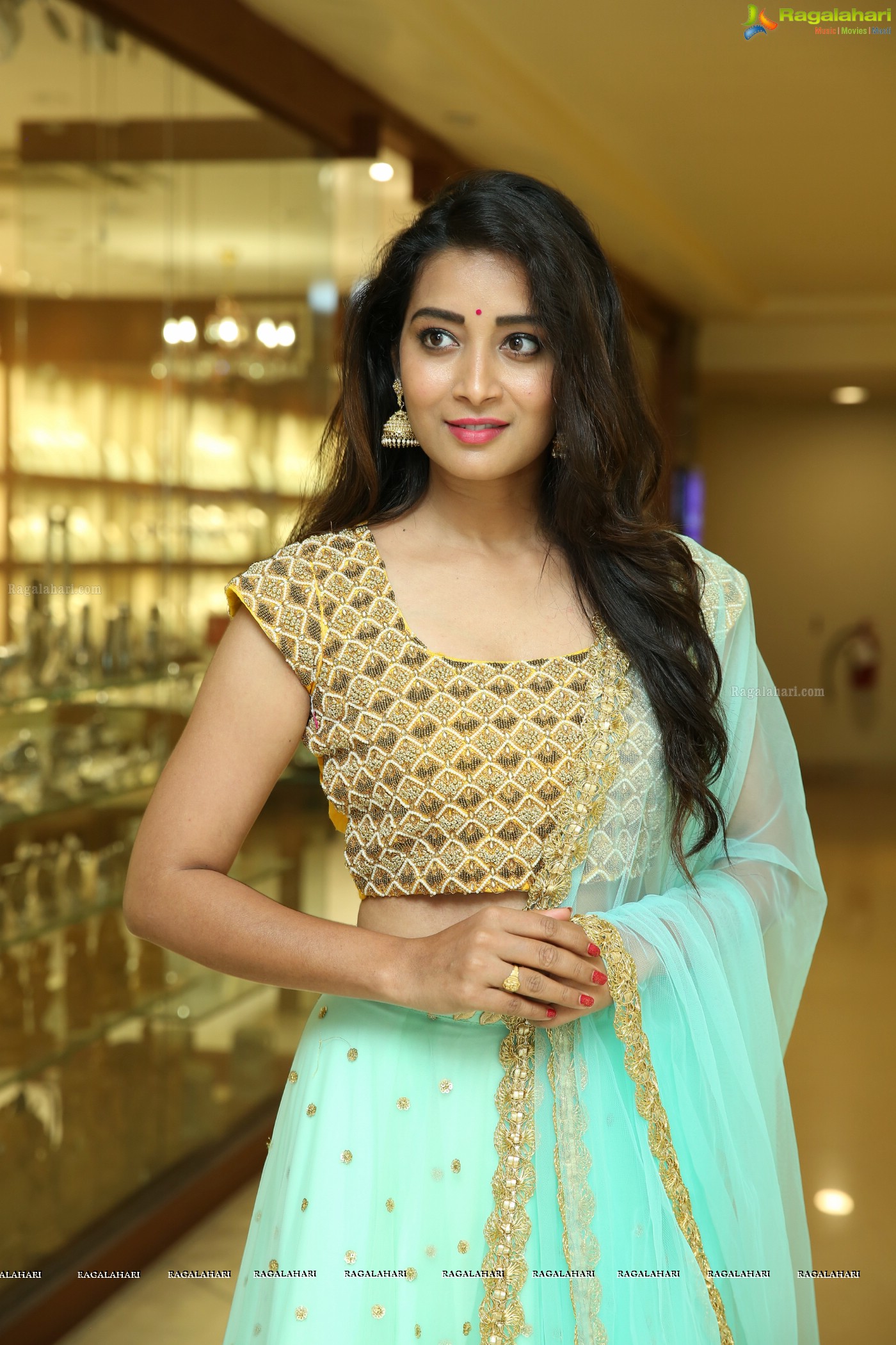 Bhanu Tripathi at Trendz Exhibition (High Resolution Photos)