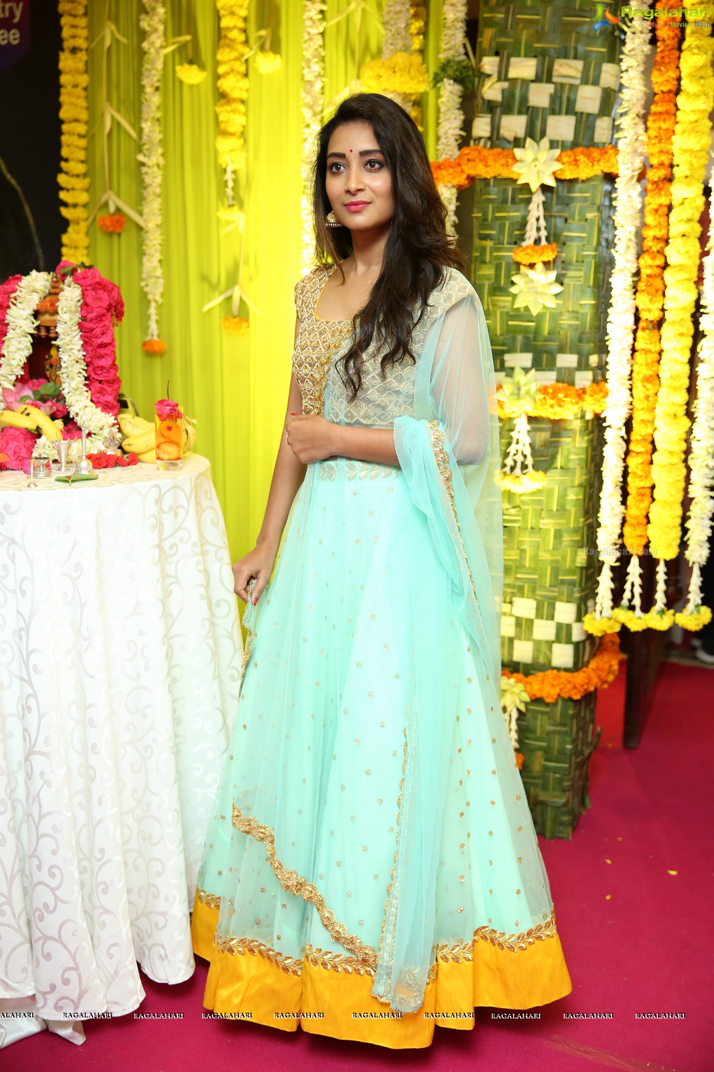 Bhanu Tripathi at Trendz Exhibition (High Resolution Photos)