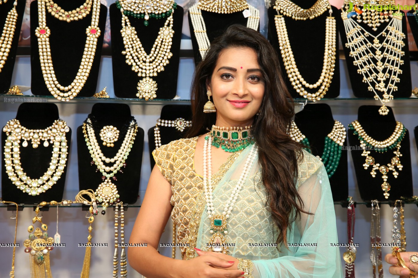 Bhanu Tripathi at Trendz Exhibition (High Resolution Photos)