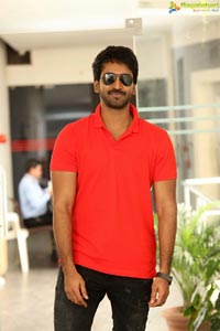 Hero Aadhi Pinisetty