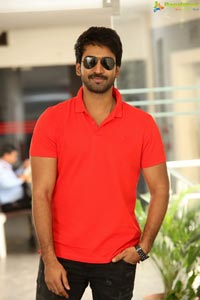 Hero Aadhi Pinisetty