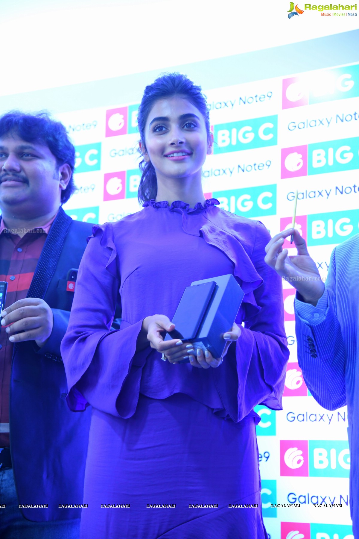 Pooja Hegde at Big C, Hyderabad, Photo Gallery