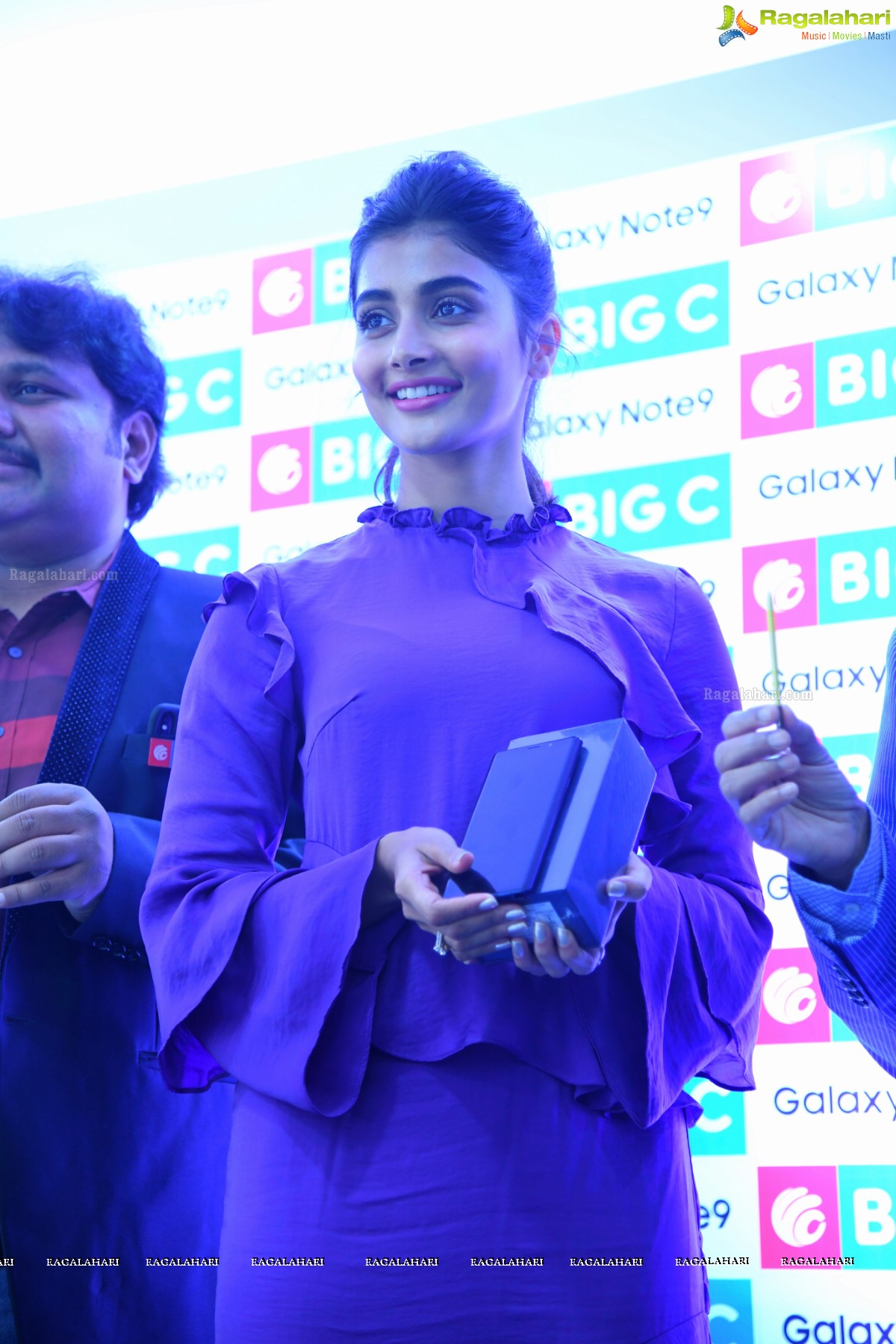 Pooja Hegde at Big C, Hyderabad, Photo Gallery