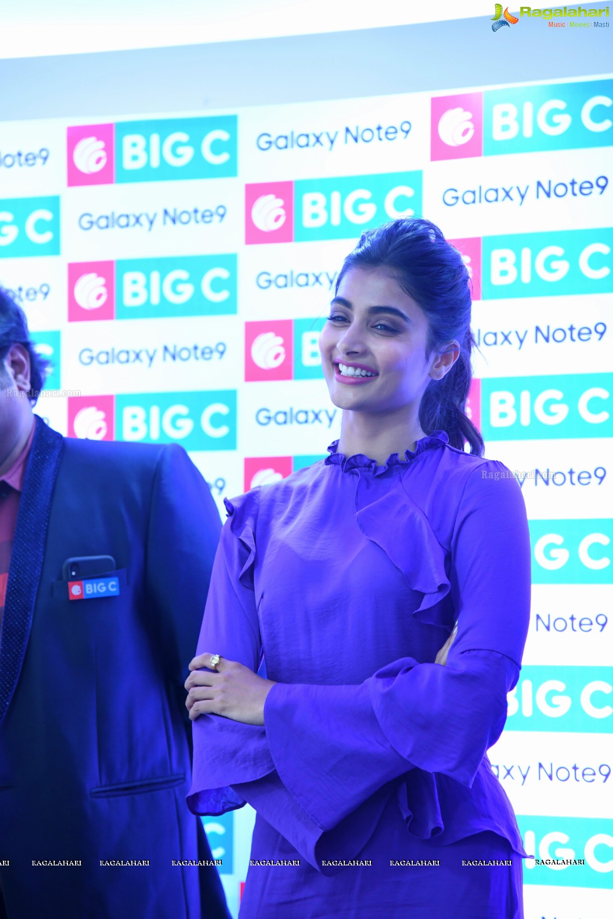 Pooja Hegde at Big C, Hyderabad, Photo Gallery