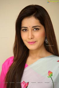 Raashi Khanna in Saree