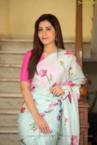 Raashi Khanna in Saree