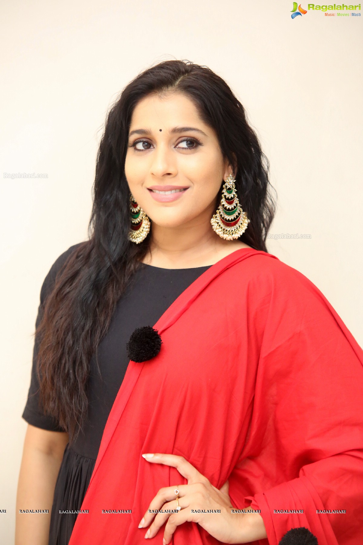 Rashmi Gautham @ Anthaku Minchi Trailer Launch