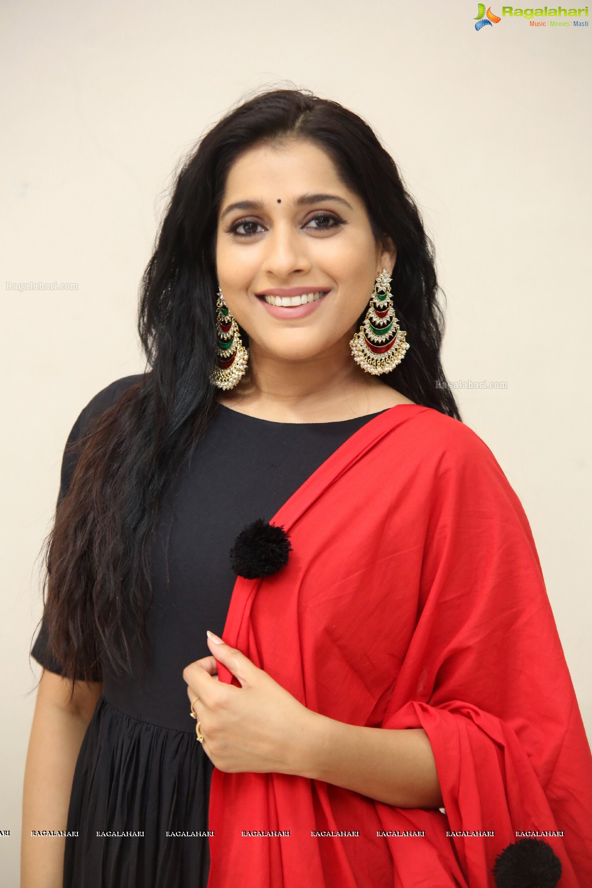 Rashmi Gautham @ Anthaku Minchi Trailer Launch