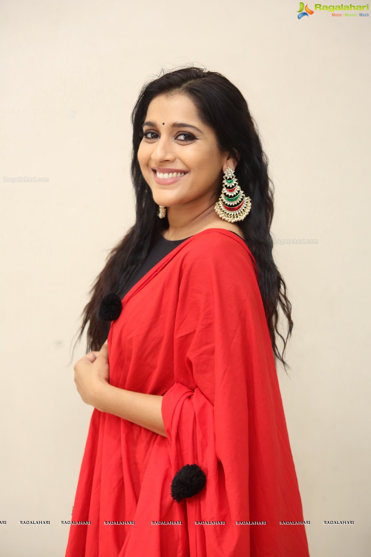 Rashmi Gautham @ Anthaku Minchi Trailer Launch