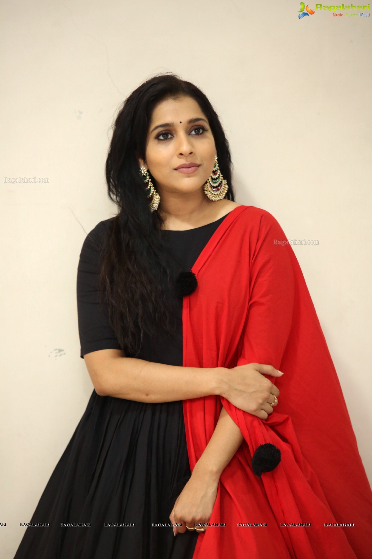 Rashmi Gautham @ Anthaku Minchi Trailer Launch