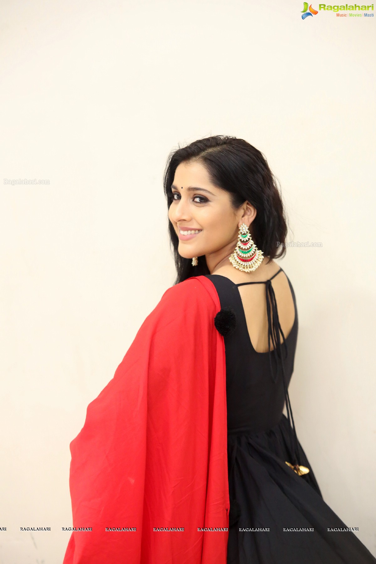 Rashmi Gautham @ Anthaku Minchi Trailer Launch