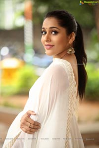 Rashmi Gautam at Anthaku Minchi Title Song Launch