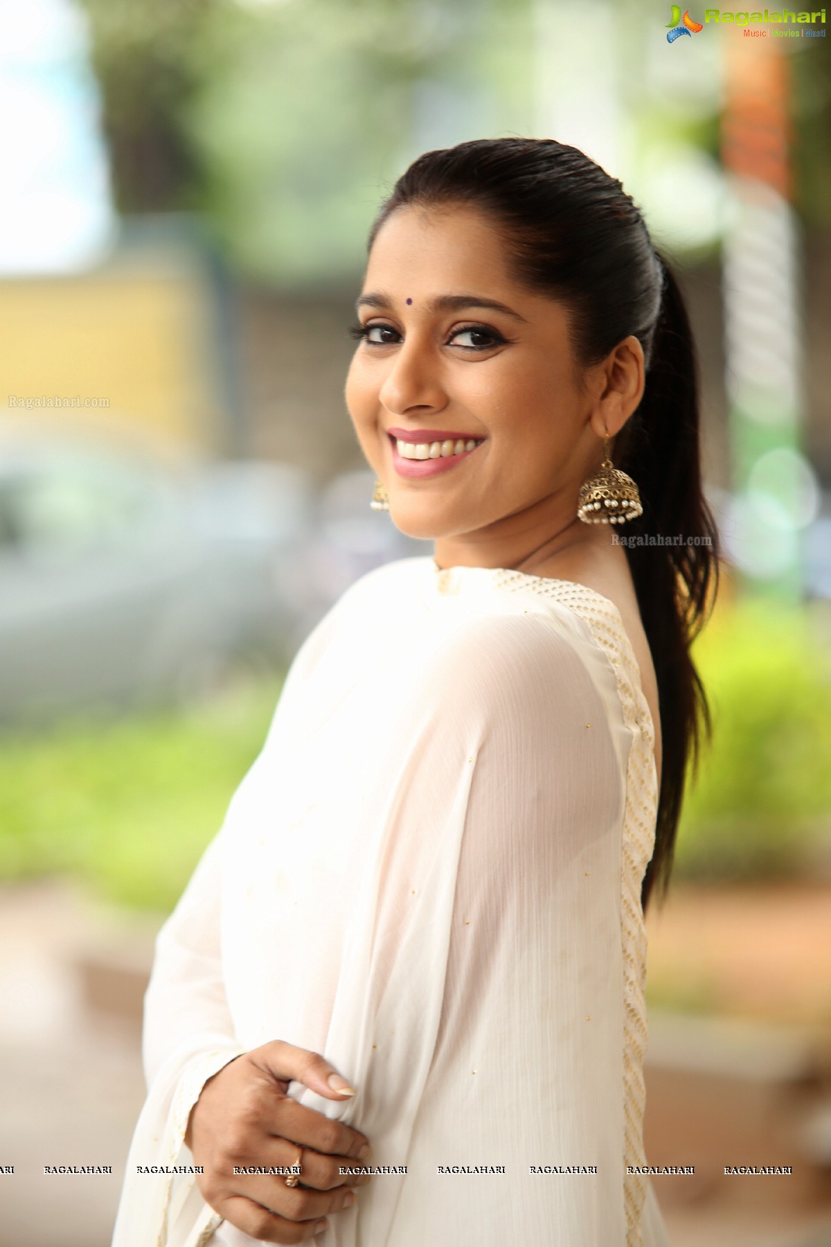 Rashmi Gautam @ Anthaku Minchi Title Song Launch