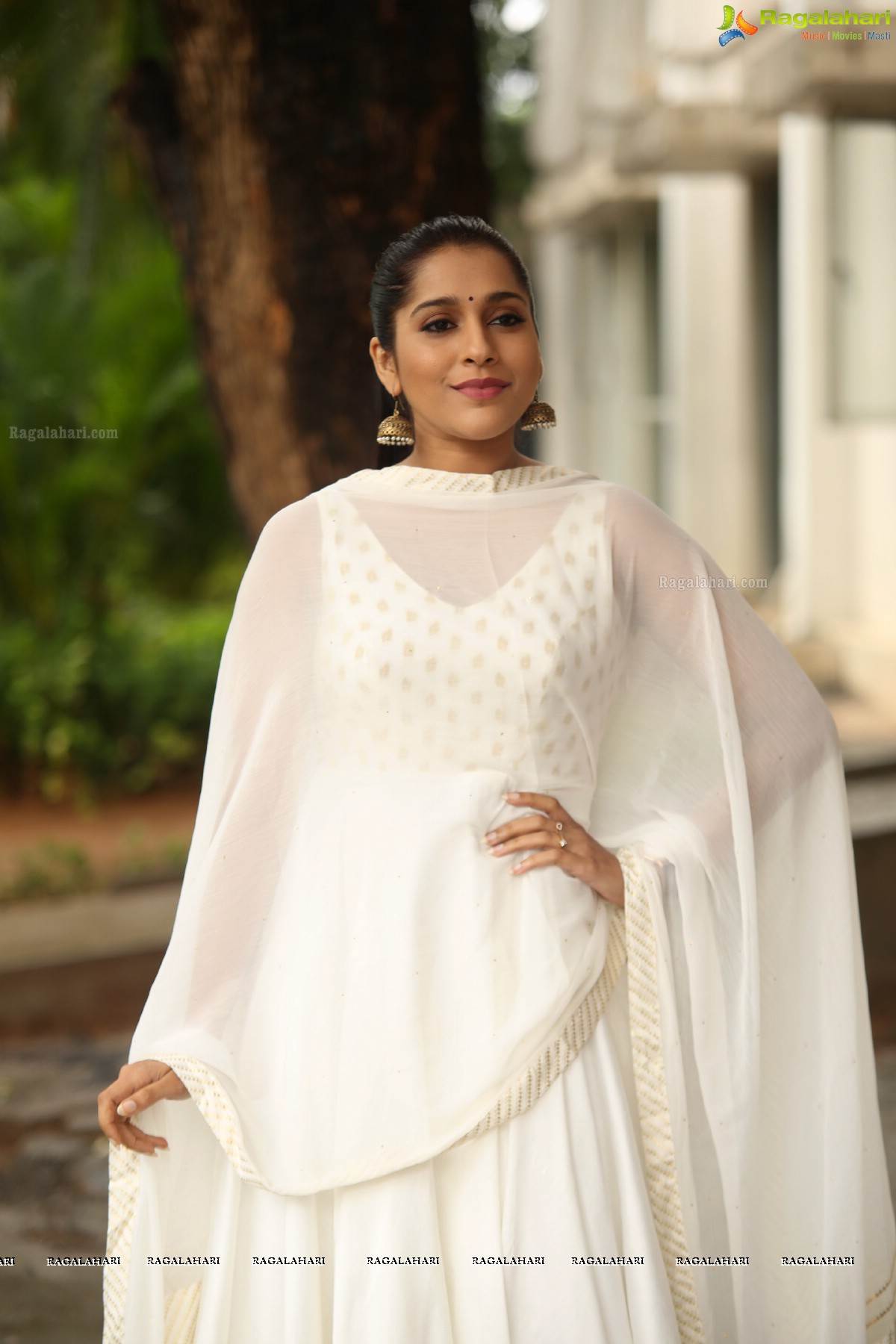 Rashmi Gautam @ Anthaku Minchi Title Song Launch