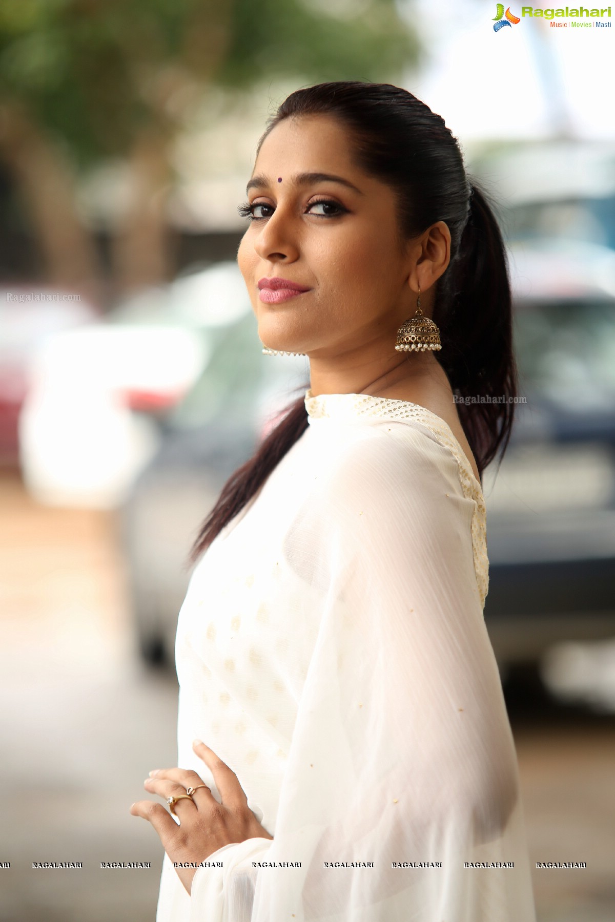 Rashmi Gautam @ Anthaku Minchi Title Song Launch