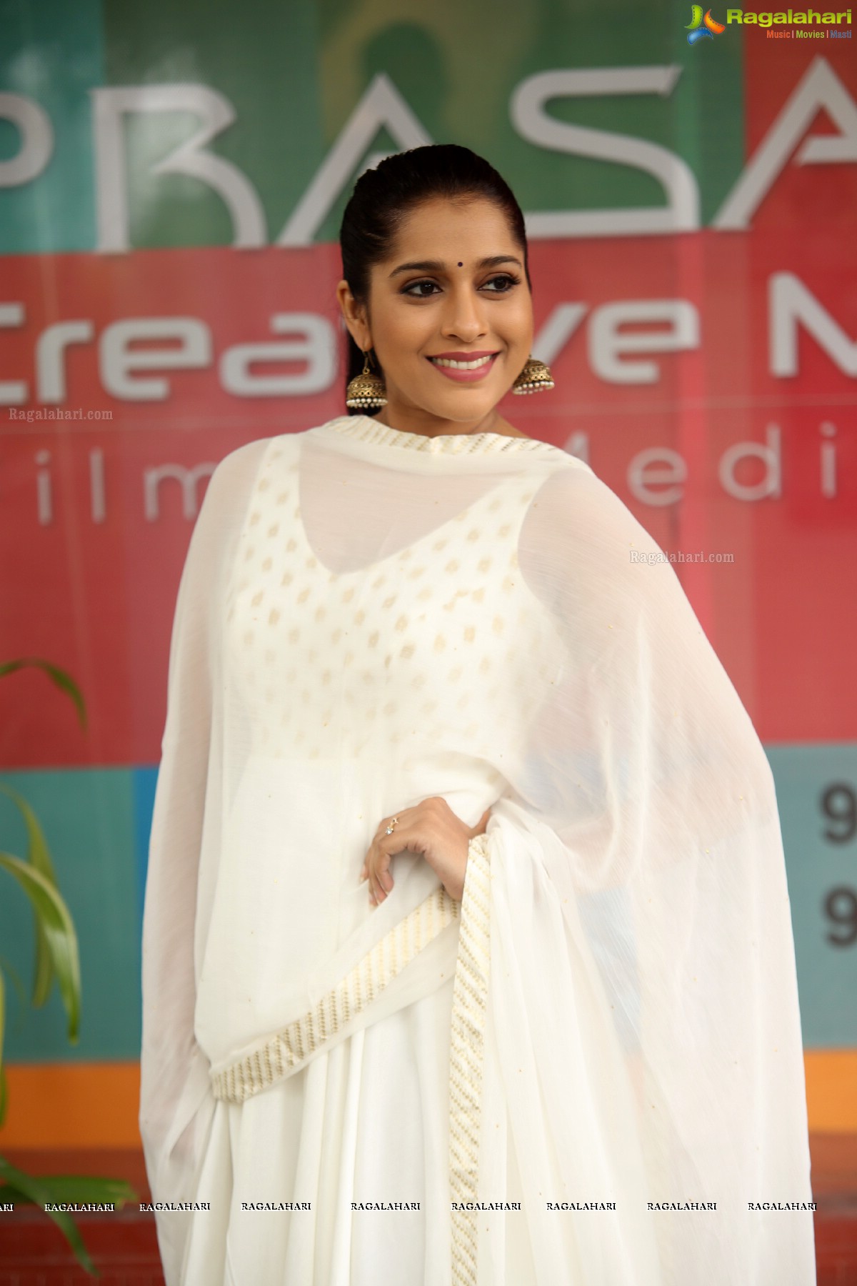 Rashmi Gautam @ Anthaku Minchi Title Song Launch