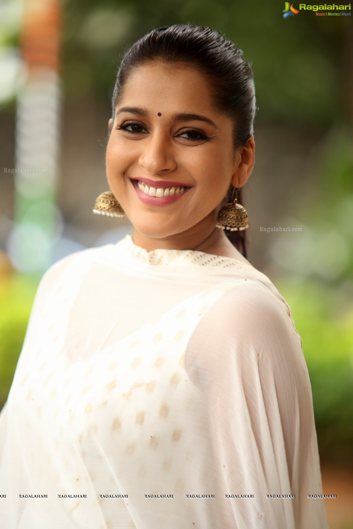 Rashmi Gautam @ Anthaku Minchi Title Song Launch