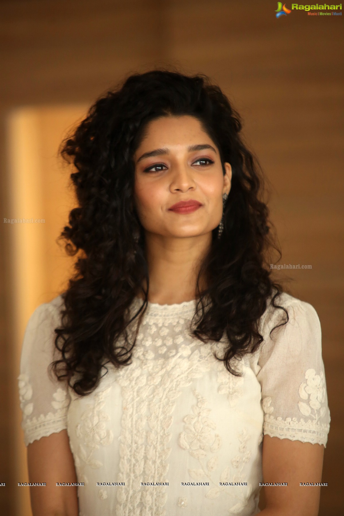 Ritika Singh at Neevevaro Press Meet