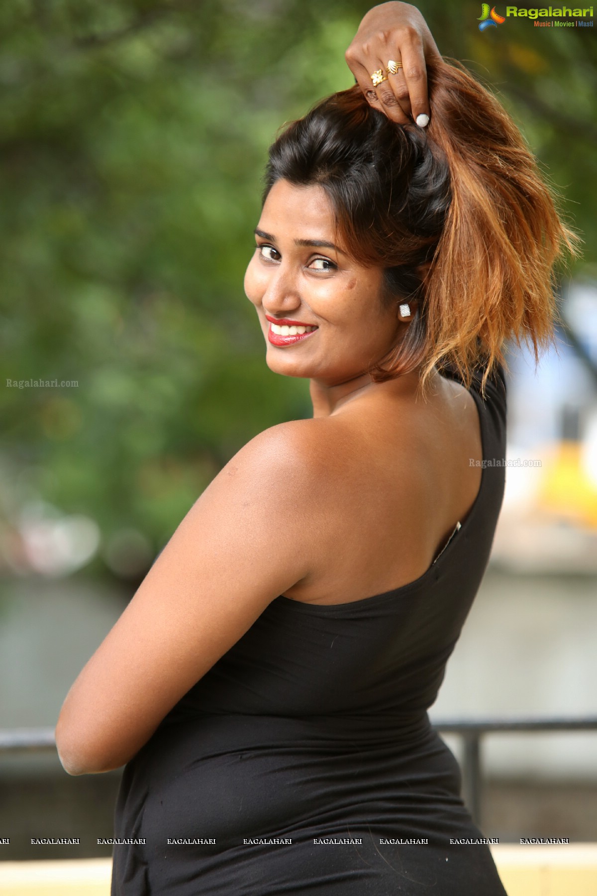 Swathi Naidu at Aame Korika Success Meet