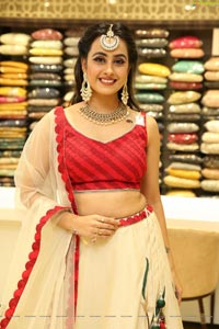 Ameeksha Pawar at Neeru's New Collection Launch