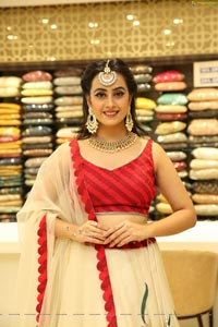 Ameeksha Pawar at Neeru's New Collection Launch